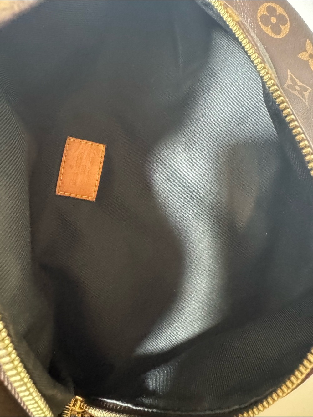 Louis Vuitton Monogram bumbag - Picture 8 of 15